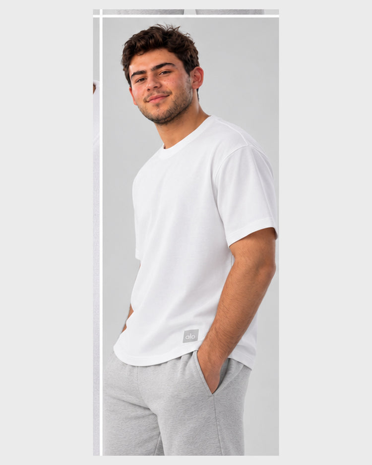 ALO Conquer Reform Crewneck blanco - vista lateral en modelo PRIMOS