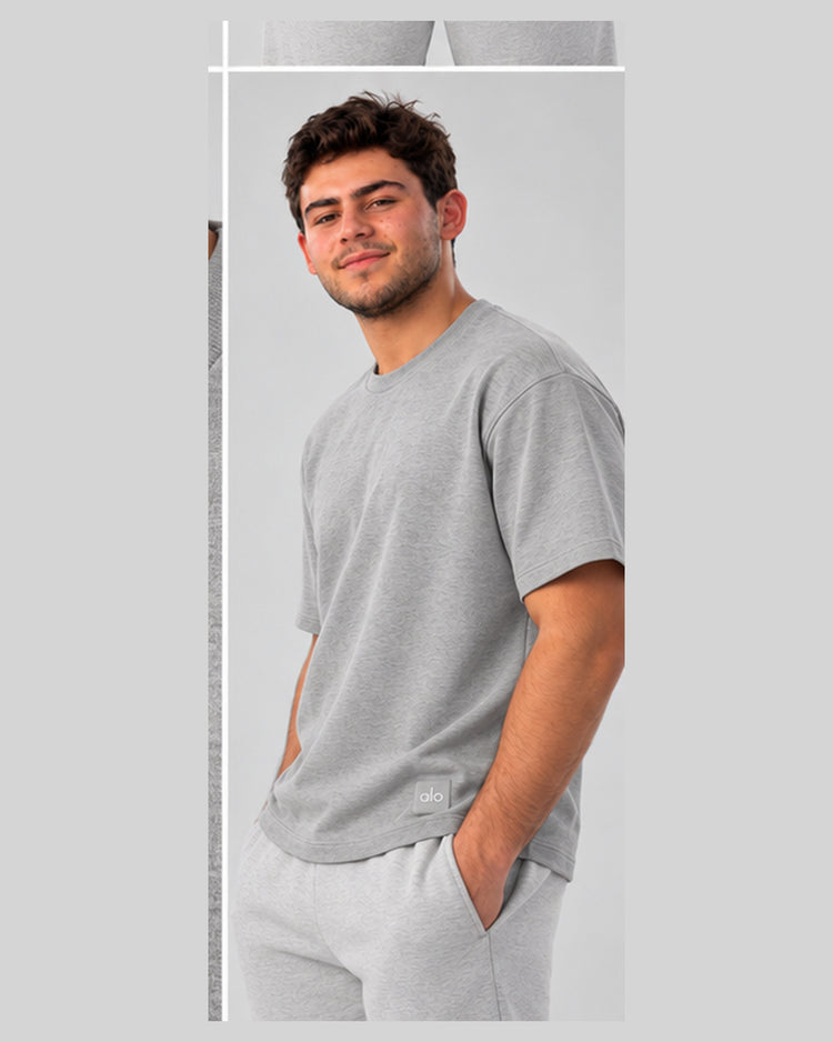 ALO Conquer Reform Crewneck gris - vista lateral en modelo PRIMOS