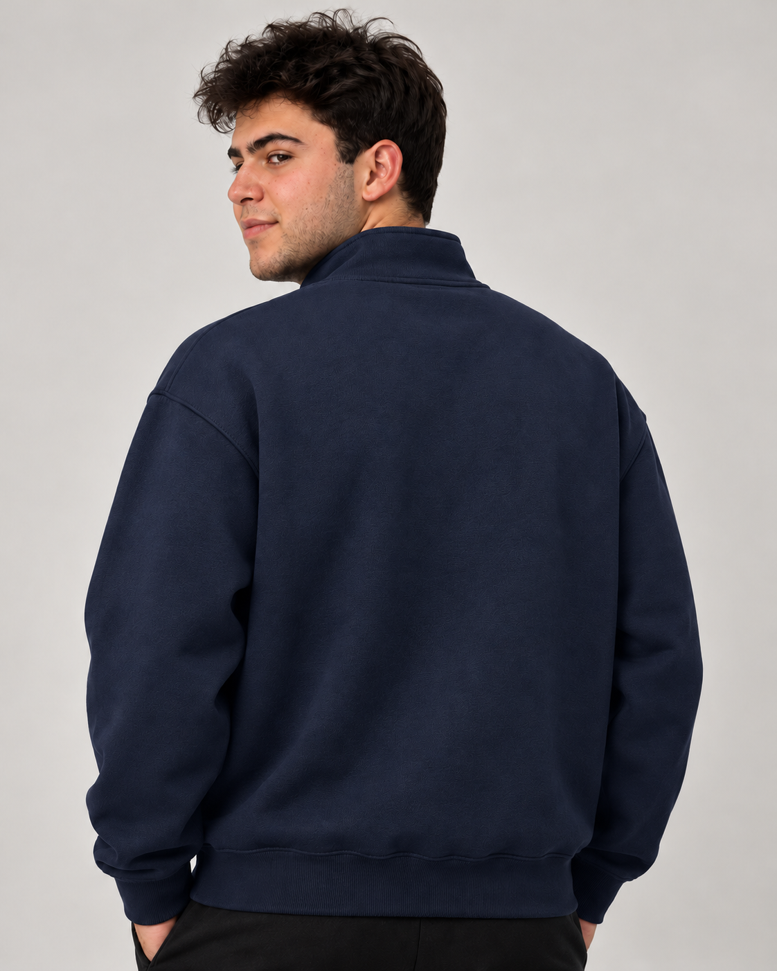 Sudadera ALO Accolade 1/4 Zip azul marino, vista de espalda