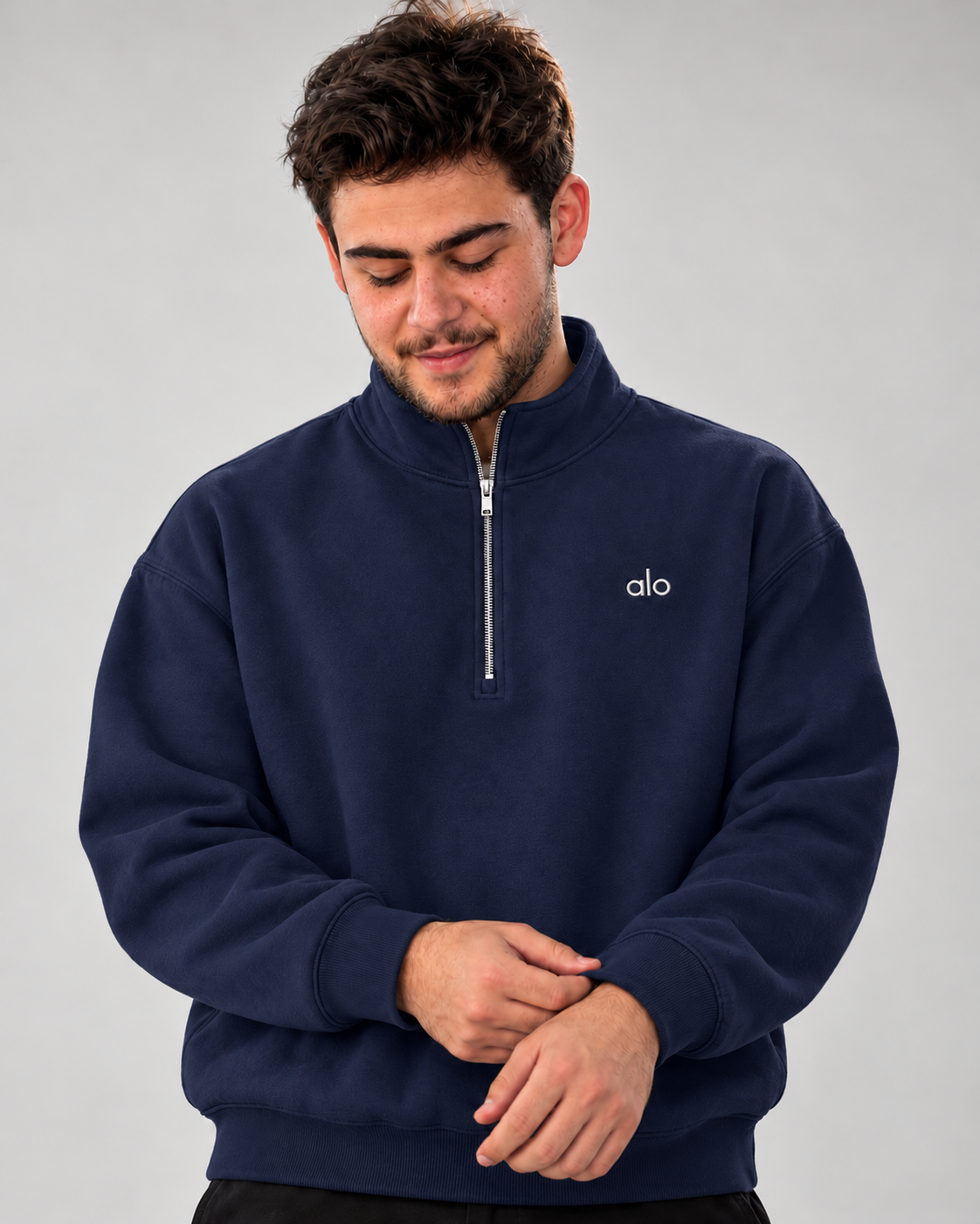 Sudadera ALO Accolade 1/4 Zip azul marino, detalle del puño acanalado