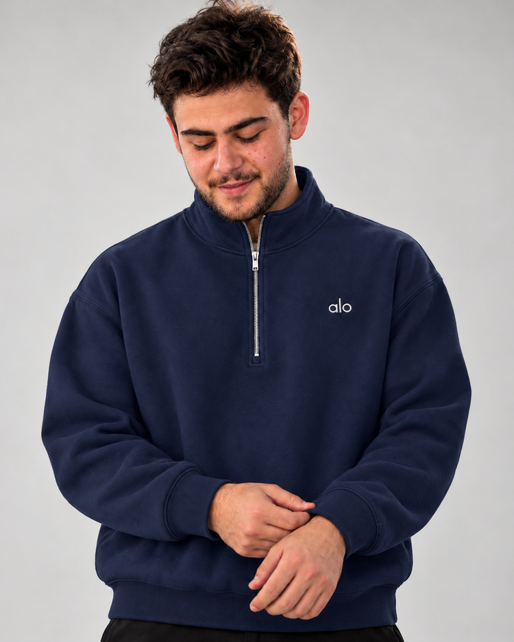 Sudadera ALO Accolade 1/4 Zip azul marino, detalle del puño acanalado