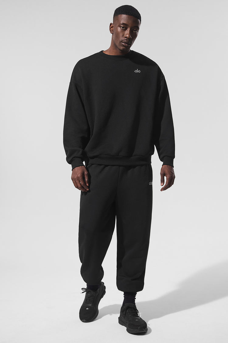 ALO Accolade Crew Neck negro U3031RG, modelo vista frontal