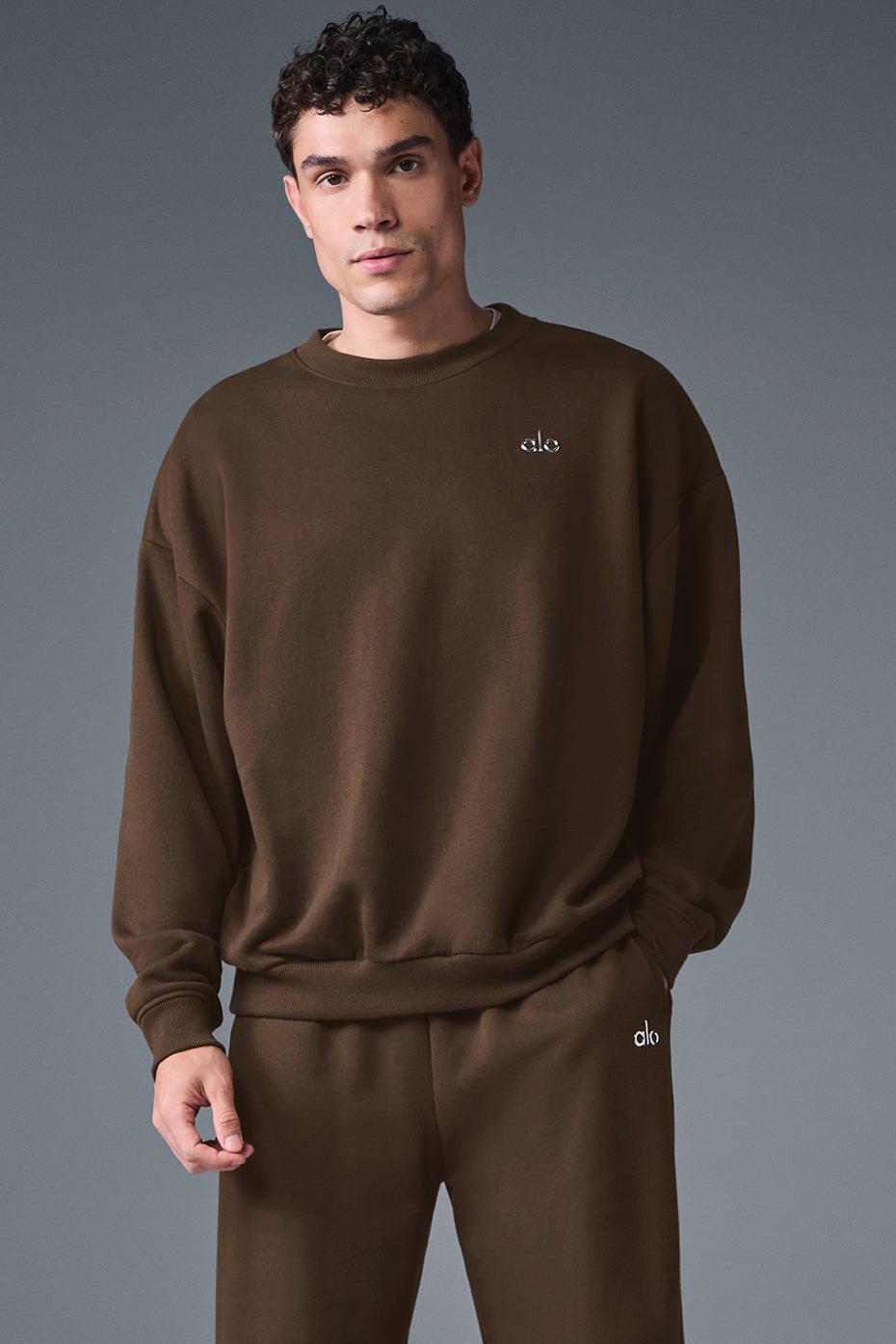 ALO Accolade Crew Neck café Espresso U3031RG, vista frontal